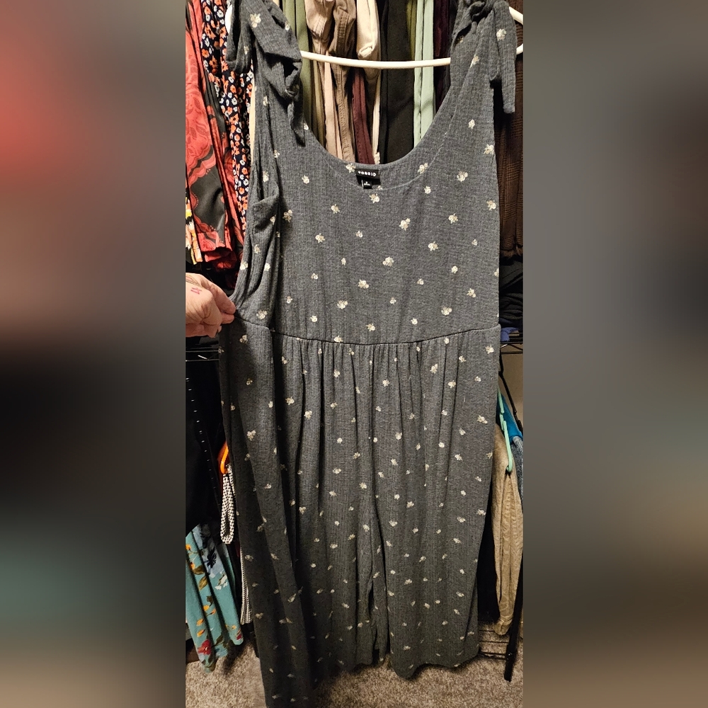 EUC Torrid Charcoal Knit Wide Leg Jumper with Floral Accents Sz 2